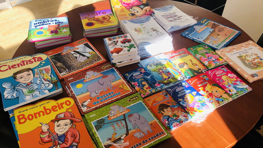 Doação de livros infantis à Biblioteca da Junta de Freguesia
